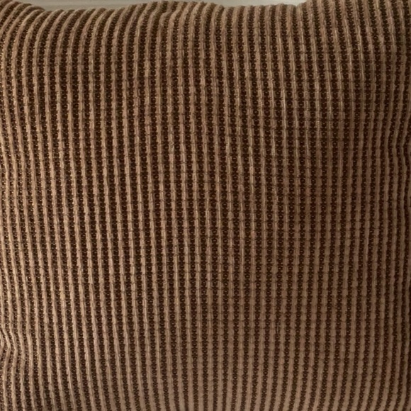 Brown and Cream Accent Pillows with Textured Design pair - Picture 4 of 5